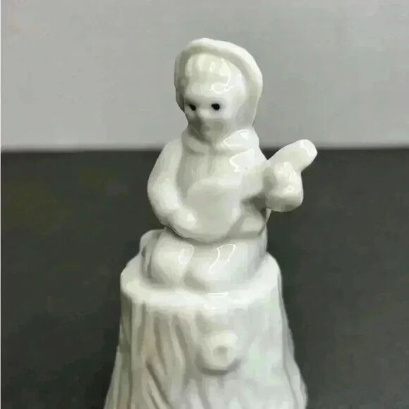 Vintage White Porcelain Taiwan Folk Art‎ Banjo Boy on a Tree Stump Bell - Picture 2 of 8